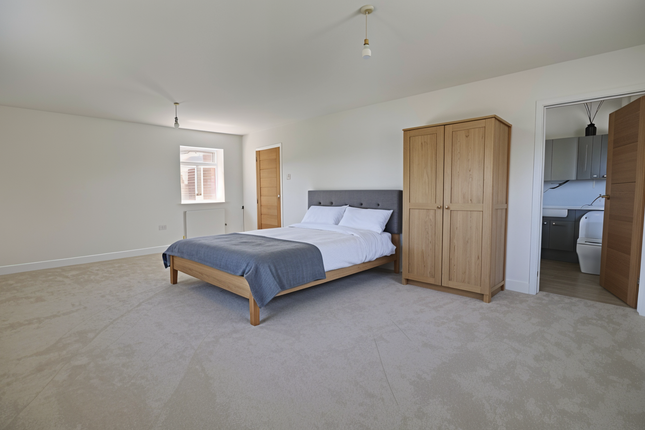 31 Fostall Road, Faversham photo 4