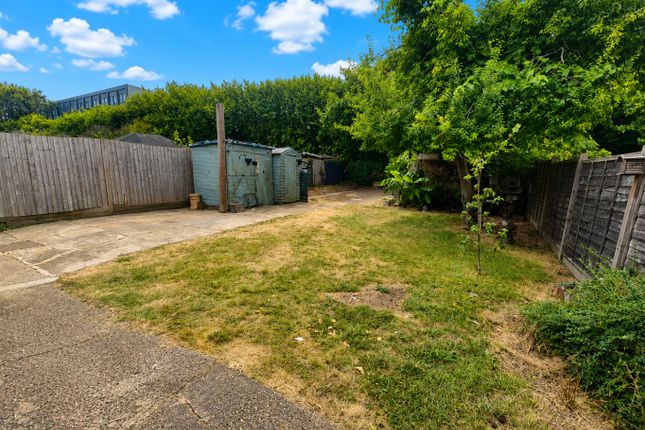 17 Faringdon Road, Luton, Bedfordshire photo 2