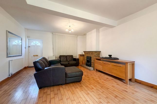 32 Winnock Road, West Drayton photo 4