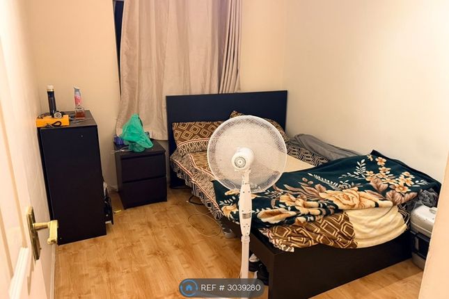 Flat, Lapwing Court Eagle Drive, London photo 3