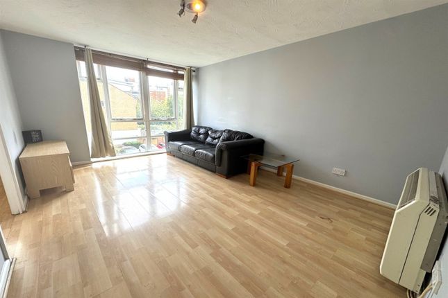 11 Felixstowe Court, Galleons Lock, London photo 2