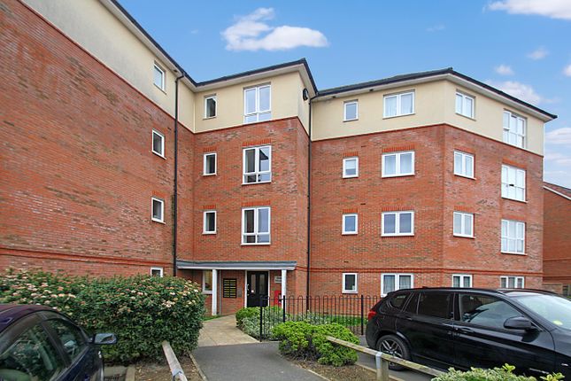 Flat for sale in Mulberry Avenue, Staines-Upon-Thames