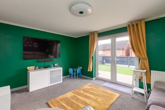18, Crabtree Road, Oldham photo 2
