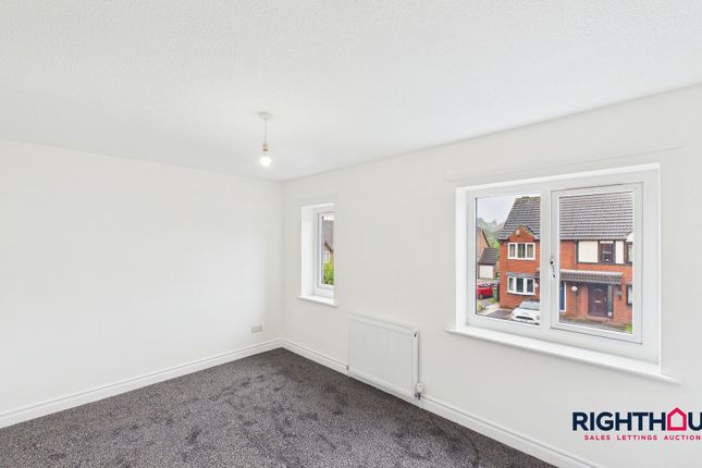 4 Rochester Court, Wakefield photo 3