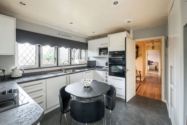 22a Sunny Rise, Caterham photo 4