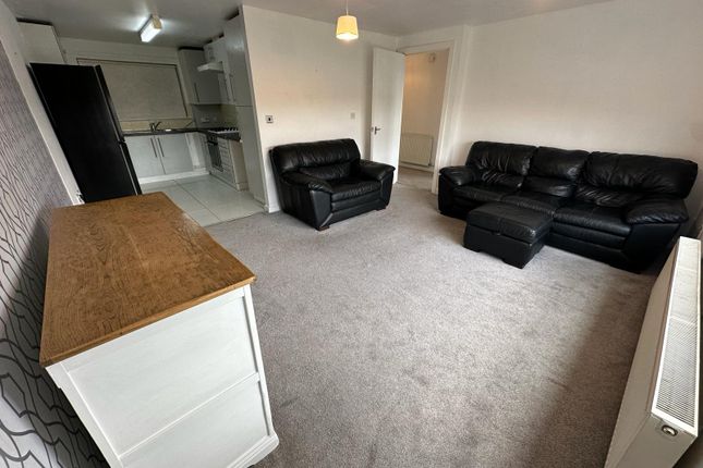 Flat to rent in Southwood Close, Leeds