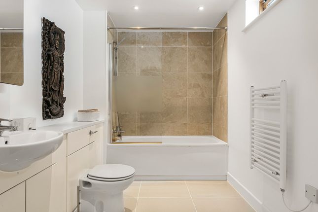 Flat 26, Rathnew Court, 5, Meath Crescent, London photo 4