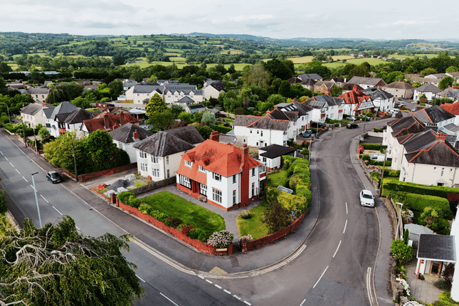 Red Roofs, Carmarthen Road, Llandeilo photo 4