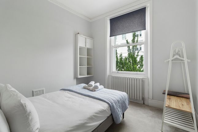 Flat for sale in Palace Gardens Terrace, Kensington