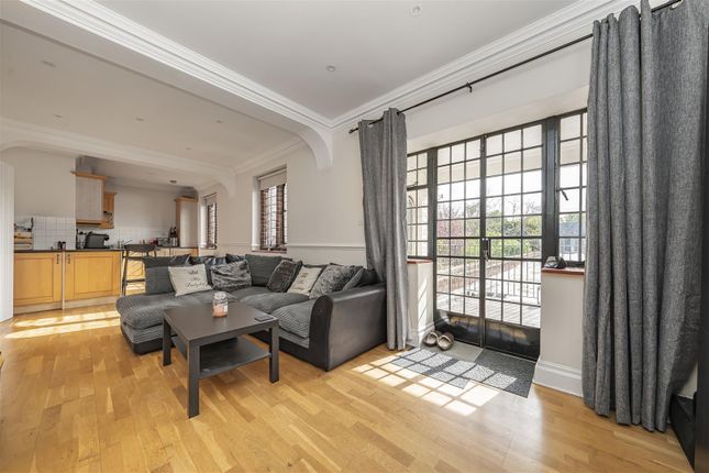 Apartment 62, Convent Court, Hatch Lane, Windsor photo 3