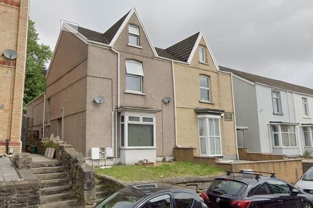 Flat to rent in King Edwards Road, Swansea SA1