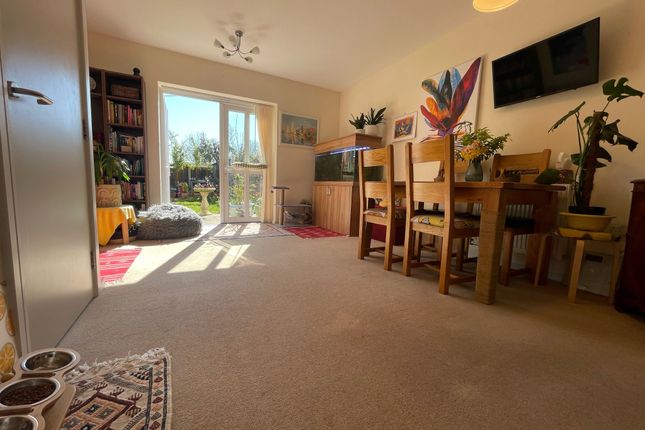 6, Kerswell Close, Slough photo 2