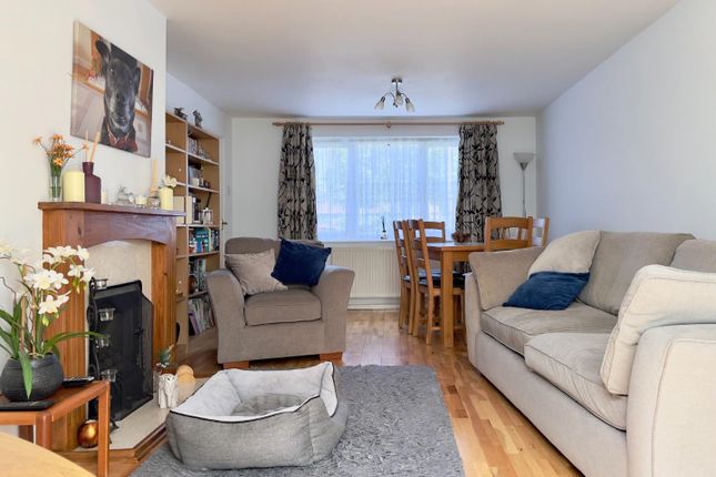 25, Willow Close, Penarth photo 4