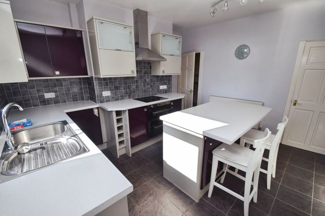 36, Clifton Place, Bradford photo 3