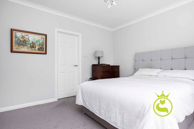 Flat for sale in West Cliff Road, Kingswood