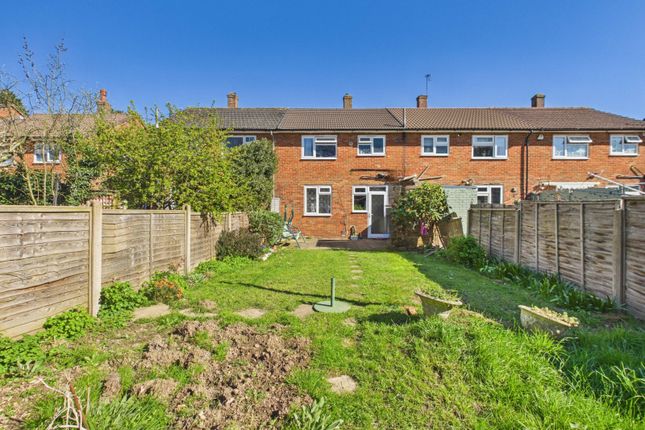 27, Wentworth Avenue, Berkshire photo 4