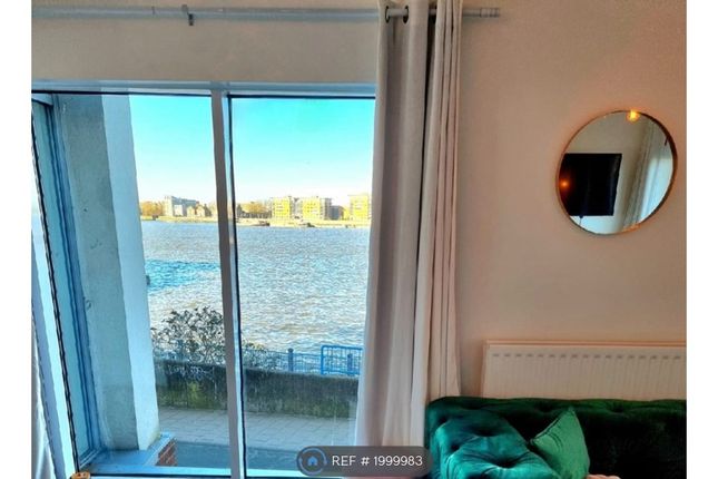 Flat to rent in Albert House, Woolwich, London