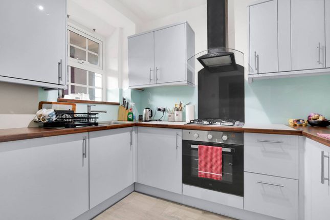Flat to rent in Stockwell Gardens, Stockwell, London