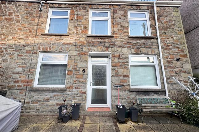 8 Cuckoo Street, Bridgend photo 2