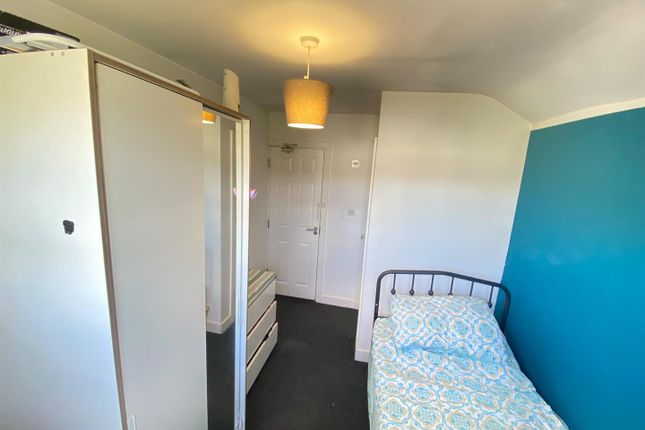 Room 4, 48, Hardy Street, Eccles photo 3