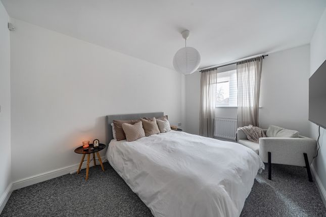 4, Elworth Court, Staffordshire photo 4