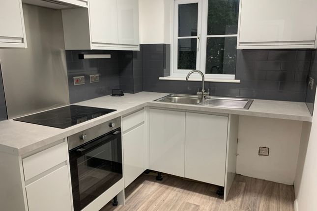 2-bed flat on 2 Highfield House, Town Mead, Crawley, £1,525/mo