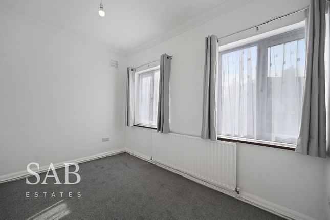 14a Greenway Gardens, Greenford photo 4