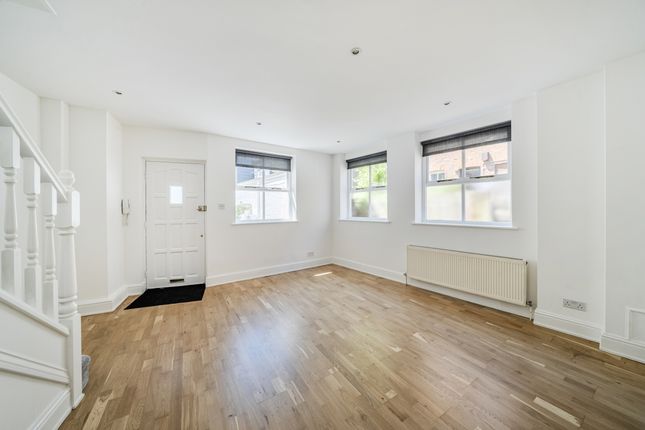 Mews House, 2c, Montague Road, London photo 4
