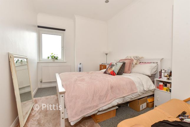 Buckland Court, Castle Street, East Cowes photo 4