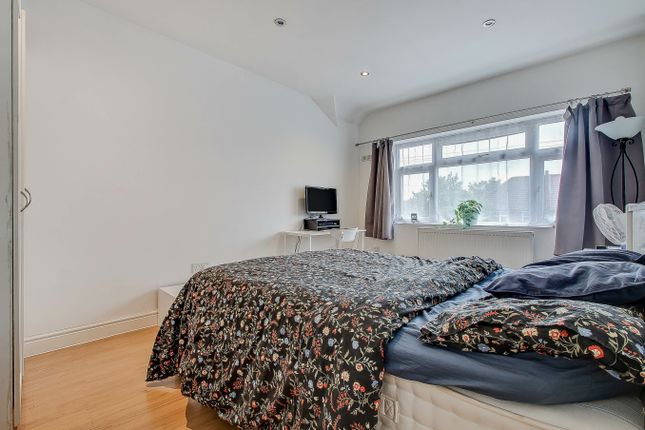 17B, Horsenden Lane North, Greenford photo 2
