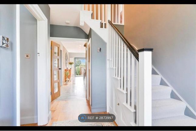 Roundwood View, Banstead photo 2