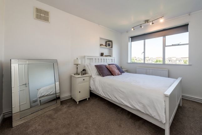Flat for sale in Clifton Gardens, London