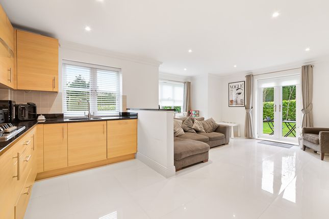 Flat for sale in The Avenue, Tadworth