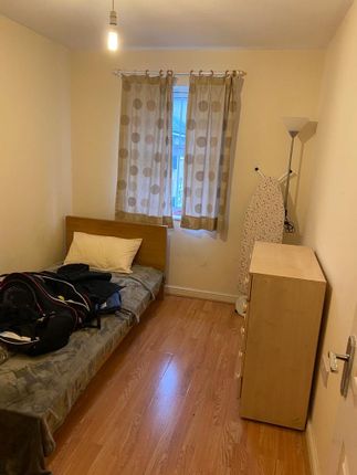 42, Piper Way, Ilford photo 5