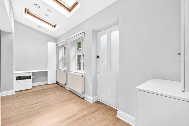 284a, Haydons Road, London photo 3