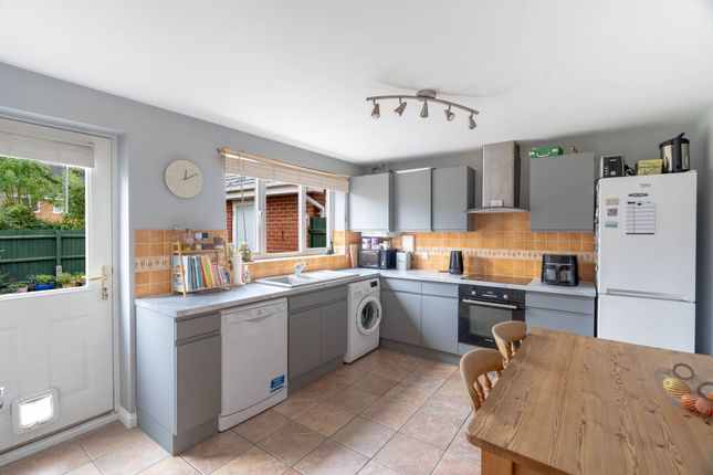 12 Chantry Close, Cambridge photo 2