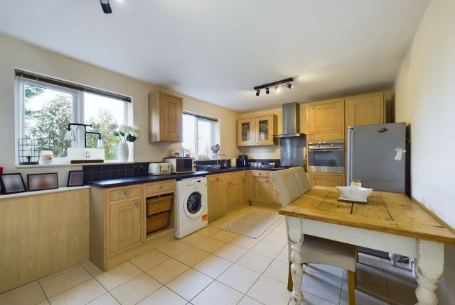 Flat for sale in Ryehill Close, Long Buckby, Northampton