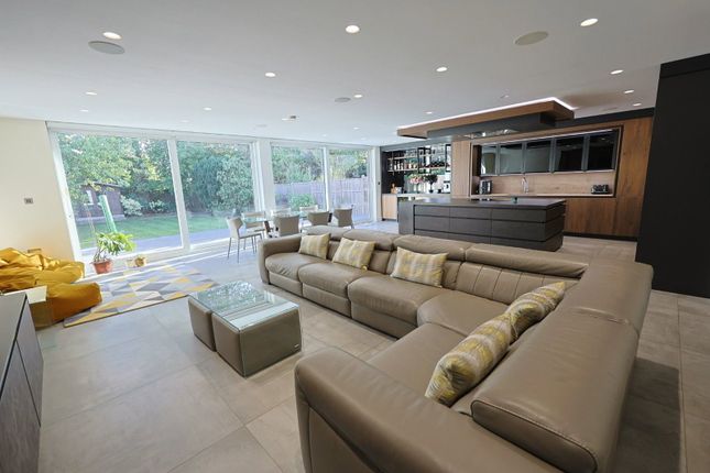 21, Chestnut Avenue, Edgware photo 2