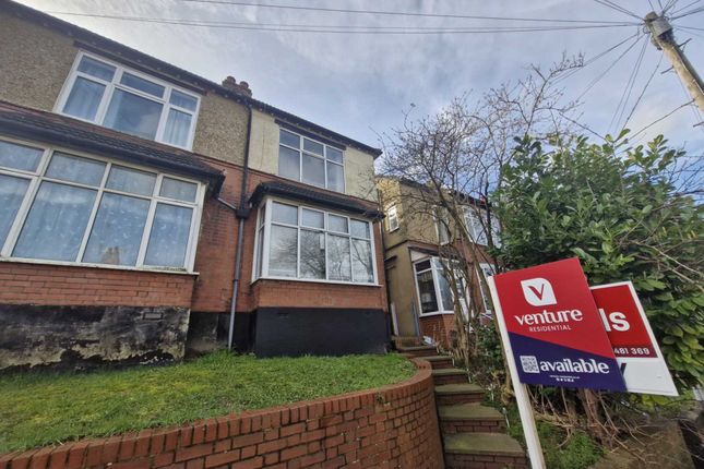 Thumbnail Flat for sale in Russell Rise, Luton