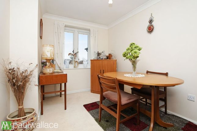 48 Benstede court, Brocket Road, Hoddesdon photo 4