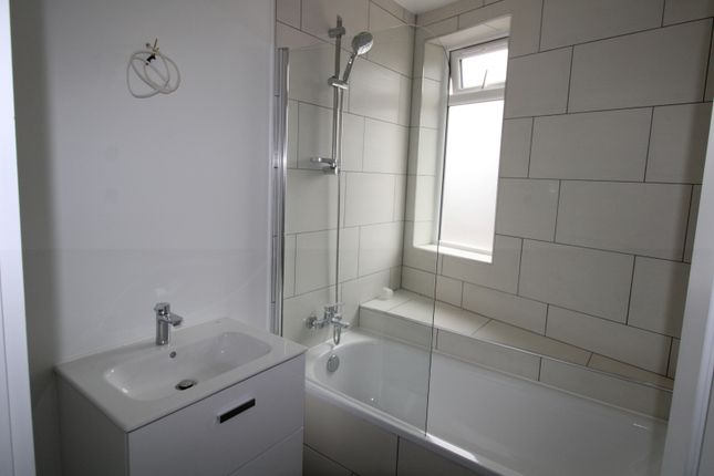 Flat 4, St Christopher House, Nightingales Corner, Little Chalfont, Amersham photo 2