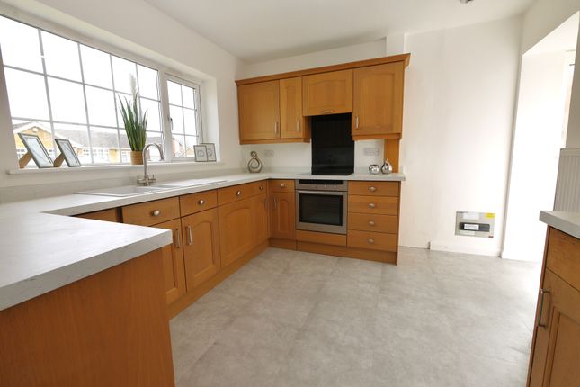 3, Broom Close, Doncaster photo 4
