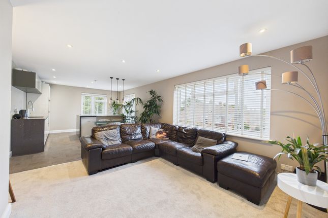 59a, Beechfield, Kings Langley photo 2