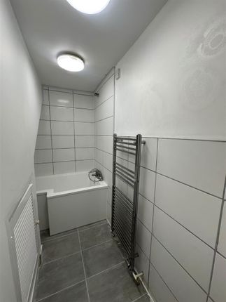 Flat 1, Hayden House 44-46, Uxbridge Road, London photo 4
