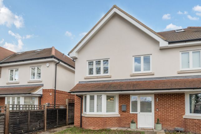 3, The Princedales, Ottershaw photo 4