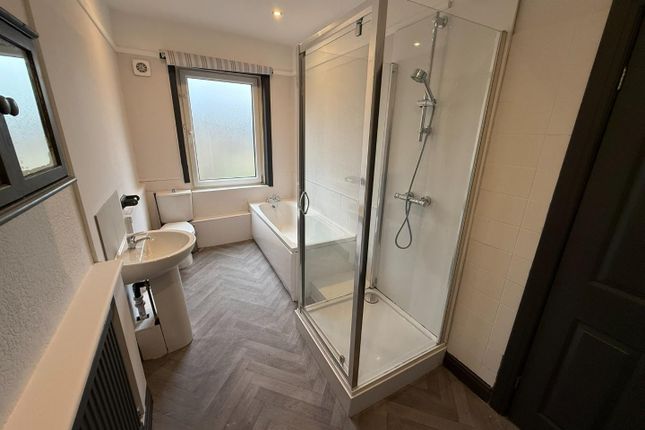 Room 4, 2, Aketon Road, Castleford photo 4