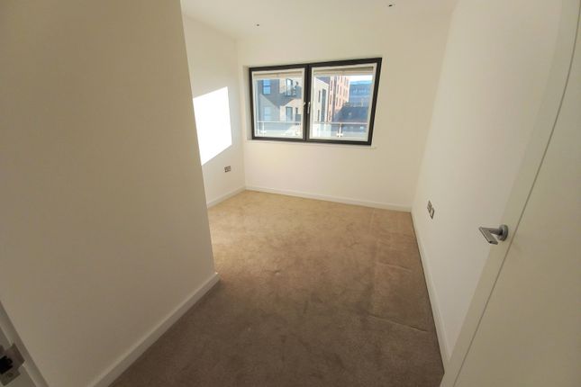 Flat to rent in 29 Victoria Avenue, Southend On Sea, Essex