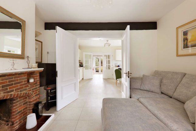 47, Horseshoe Crescent, Buckinghamshire photo 4