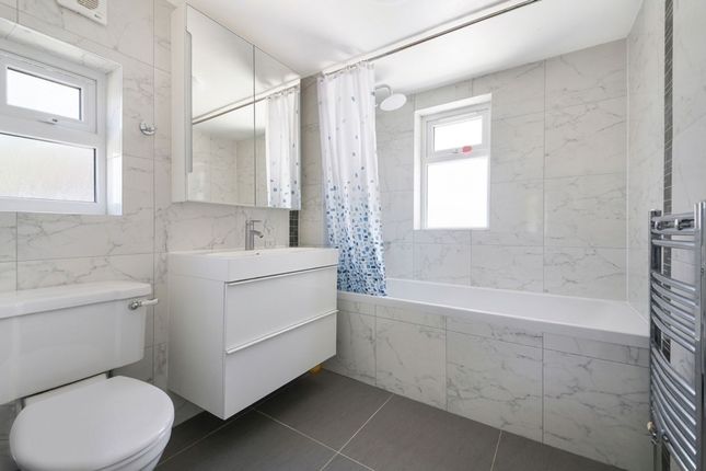 3 Curtis Road, Epsom photo 4
