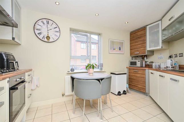 2, Pear Tree Close, Lichfield photo 4